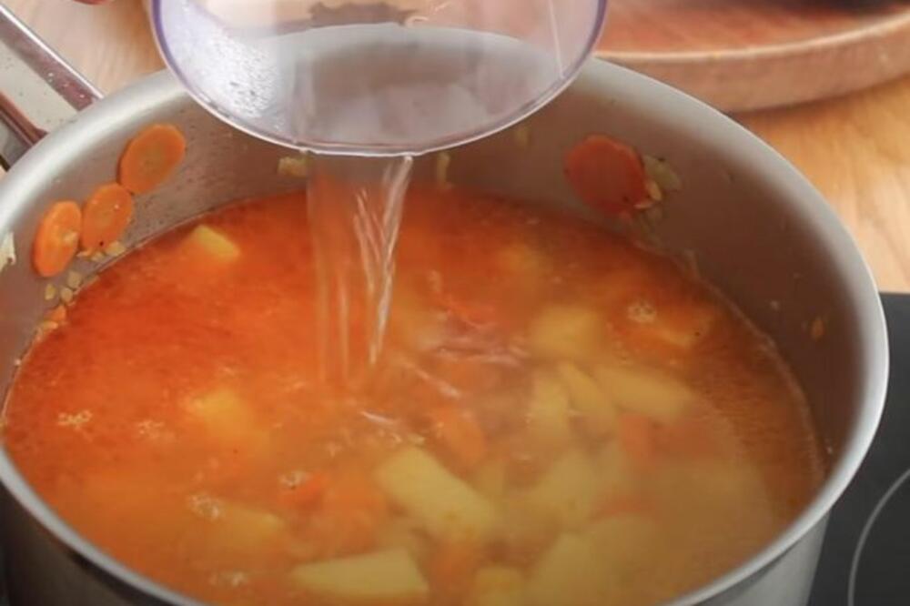 JEDITE OVU ČORBU SVAKI DAN I SMRŠAĆETE KAO NIKAD U ŽIVOTU: Vrvi od vitamina i minerala, a KILOGRAMI SE SAMI TOPE