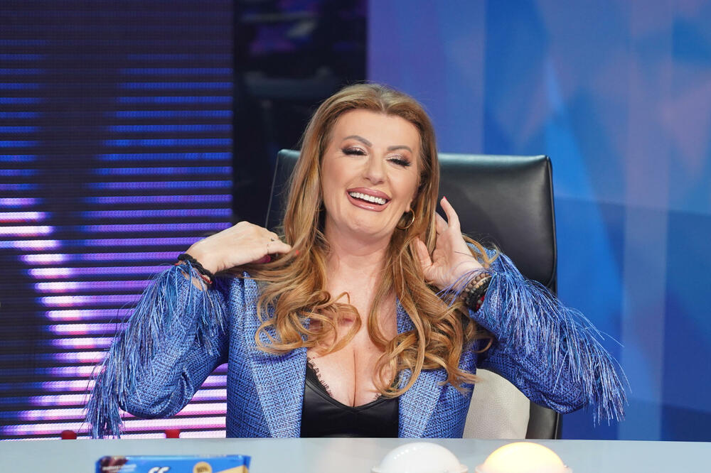 MALO KO ZNA DA JE VIKI OVOJ LEPOTICI MAĆEHA: Evo kako IZGLEDA i čime se BAVI Tašketova ćerka iz prvog braka