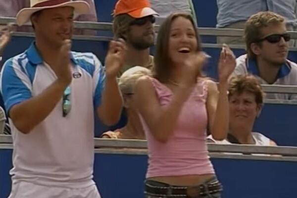 OVAKO JE IZGLEDALA JELENA ĐOKOVIĆ NA PRVOM FINALU SVOG SUPRUGA: Kao devojčurak, niko ŽIV je ne bi PREPOZNAO TAD