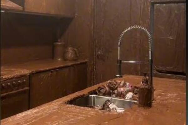 LJUDI SE KRSTE I LEVOM I DESNOM KADA GLEDAJU OVAJ VIDEO: Čista KONTRACEPCIJA - evo šta je SIN uradio RODITELJIMA