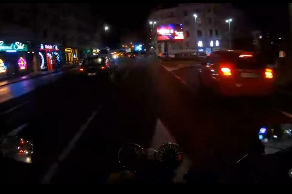 VOZAČ SNIMIO PAD SA MOTORA NA ZELENOM VENCU: On krivi SIGNALIZACIJU, ali ljudi mu predočili NJEGOVU GREŠKU (VIDEO)