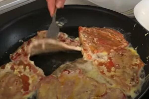 TORTA SA SLANINOM I POVRĆEM KOJA ĆE VAS "OBORITI SA NOGU": Brzinski DORUČAK koji je gotov za 20 minuta