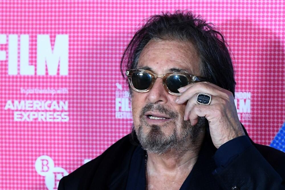 SVI SU U ČUDU ZBOG PONAŠANJA SLAVNOG GLUMCA: Kad se pojavio publika ga ODUŠEVLJENO DOČEKALA, a onda je usledilo OVO