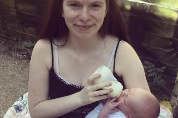 ZABOLEO JU JE STOMAK JAKO, A ONDA JE POGLEDALA DOLE I FRAPIRALA SE: Samo je počelo da izlazi (VIDEO)