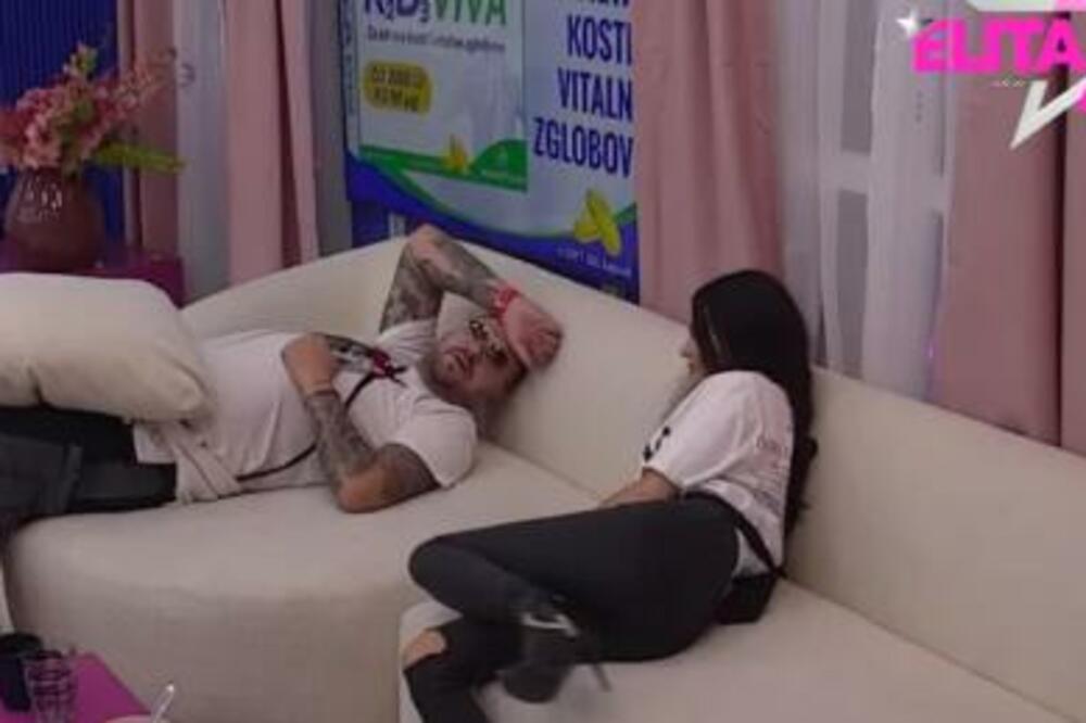 JANJUŠ I OVA ZANOSNA CRNKA NE GUBE VREME: Legli u krevet pa krenuli u AKCIJU, šta će ŽENA da mu kaže kada vidi OVO?