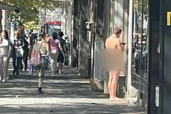 ČOVEK ŠETA ULICOM POTPUNO GO: Građani u neverici zbog šokantnog prizora u BULEVARU KRALJA ALEKSANDRA! (FOTO)