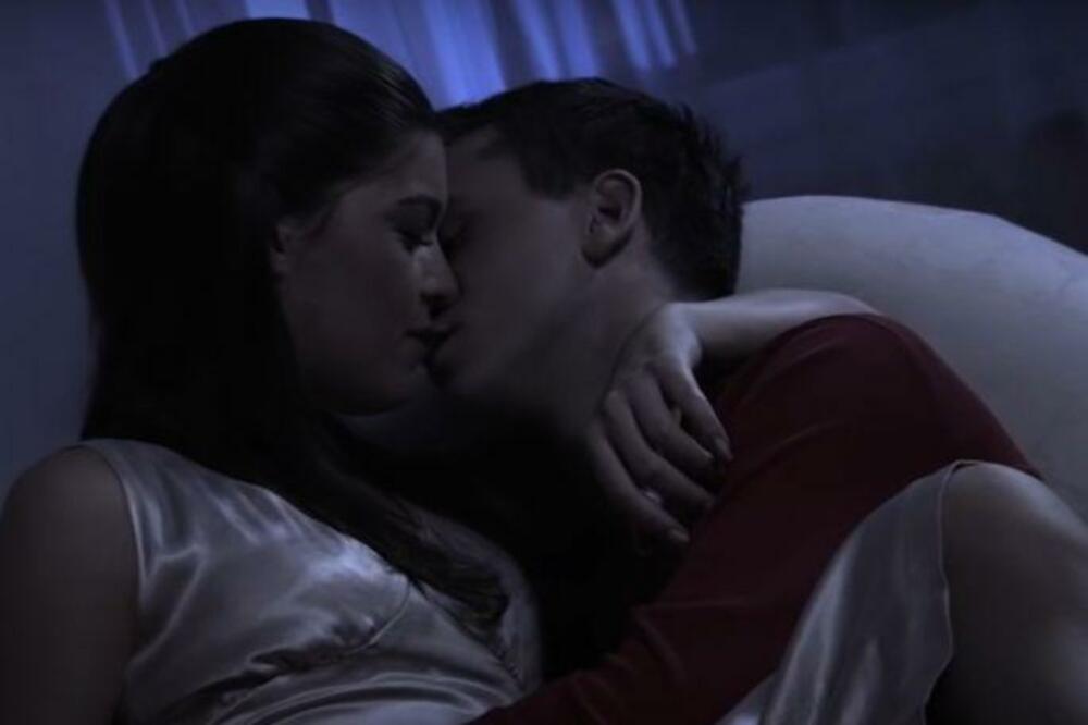 SRPSKA VODITELJKA SNIMALA VRUĆE SCENE NA FILMU SA OVIM ŠMEKEROM: Malo ko bi je PREPOZNAO iz tog perioda