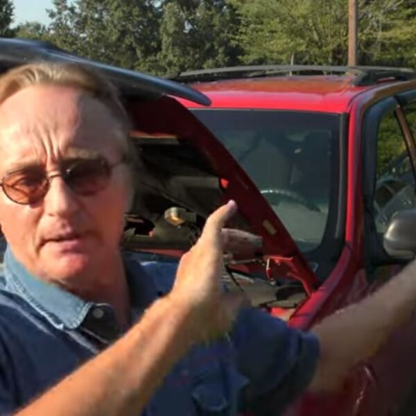 ČUVENI AUTOMEHANIČAR UPOZORAVA NA PLJAČKU VOZAČA: Bespotrebno je bacati pare na OVAJ DODATAK