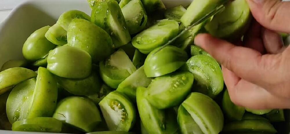 Zeleni paradajz u teglama