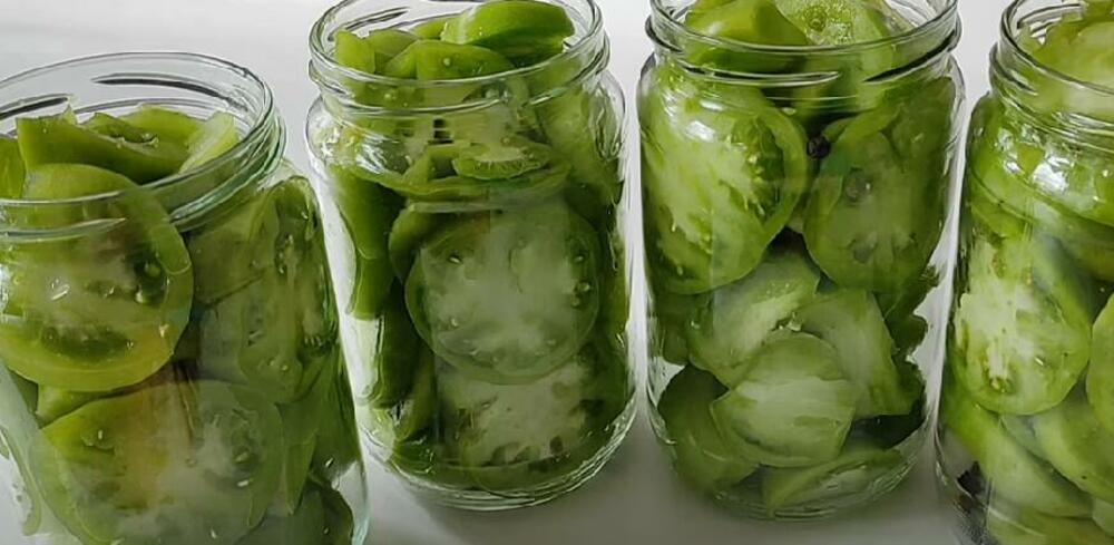 Zeleni paradajz u teglama