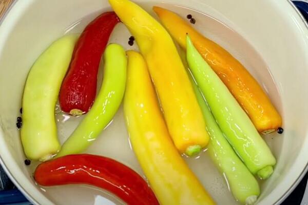 OVO JE ZVANIČNO NAJLJUĆA PAPRIČICA NA SVETU: I sam UZGAJIVAČ se danima nije oporavio od nje