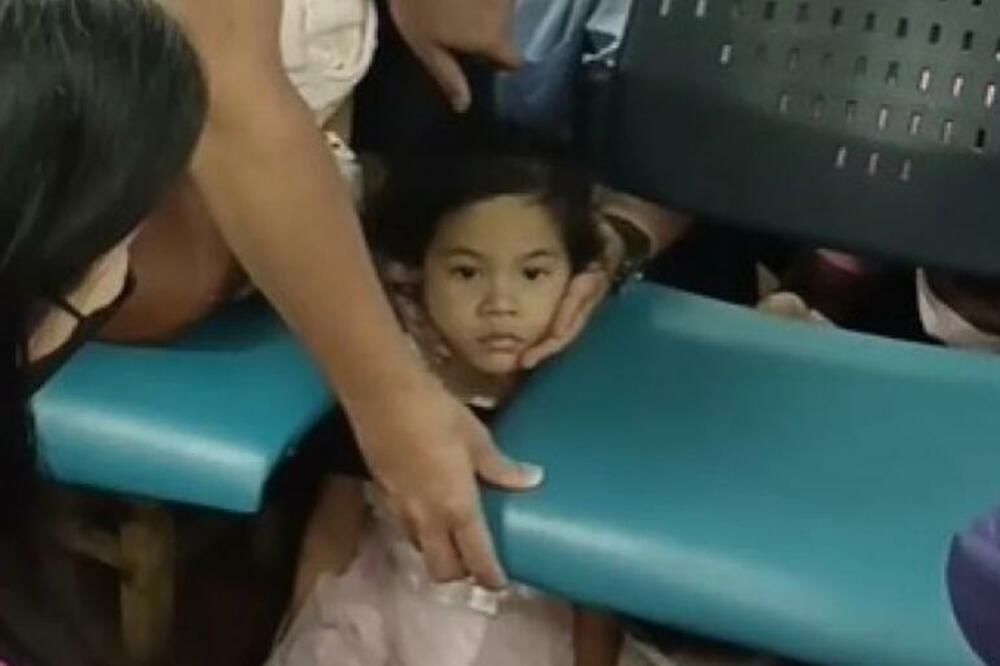 DETE SE IGRALO I ONDA JE U DELIĆU SEKUNDE NASTALA DRAMA: Nikome nije bilo jasno KAKO SE OVO DESILO (VIDEO)