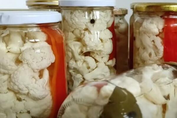 KARFIOL U TEGLI ZA KOJI VAM NE TREBA KONZERVANS: Zimnica baš onakva kakvu naši stari spremaju