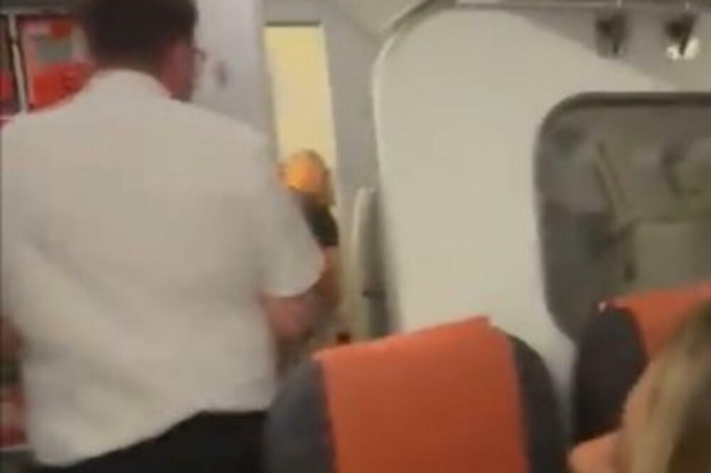 OGLASIO SE MLADIĆ KOJI JE UHVAĆEN U VRELOJ AKCIJI U AVIONU: Evo kako je došlo do te situacije!