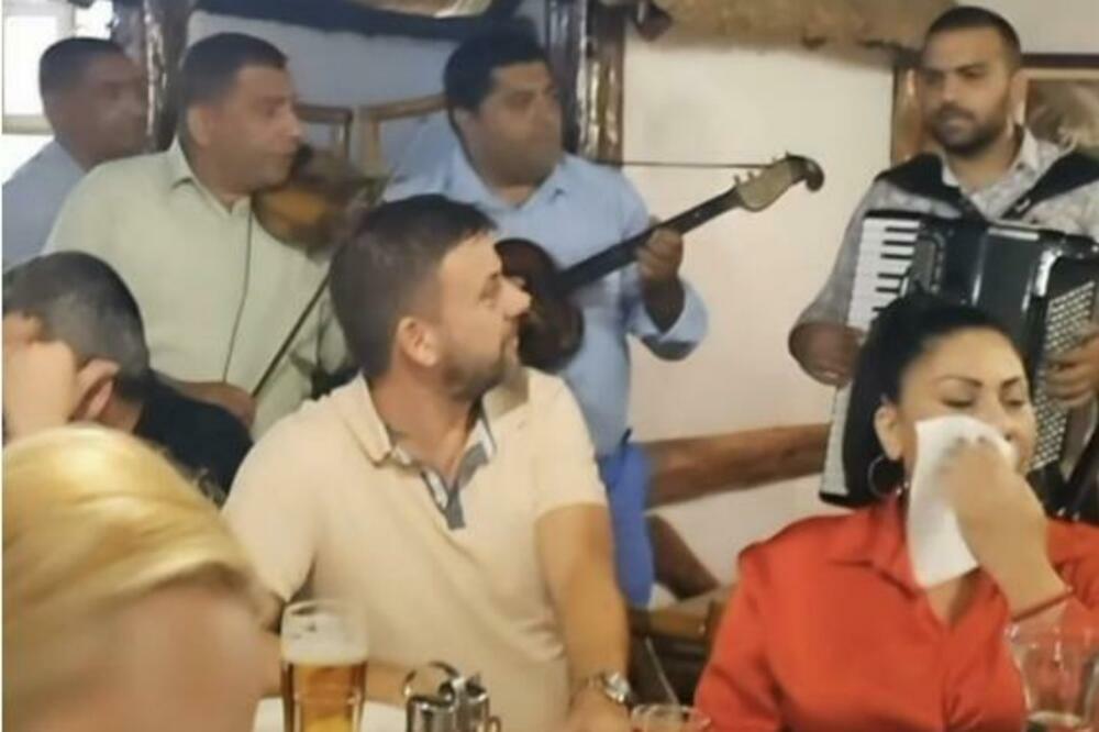 Miki Đuričić slavi rođenje sina