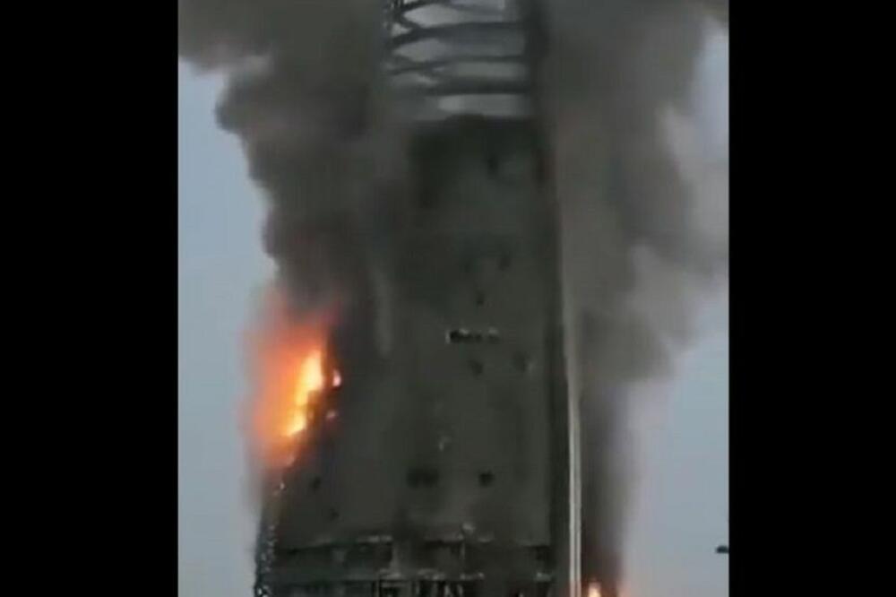 POŽAR U SUDANU: Gori čuvena zgrada naftne kompanije (VIDEO)