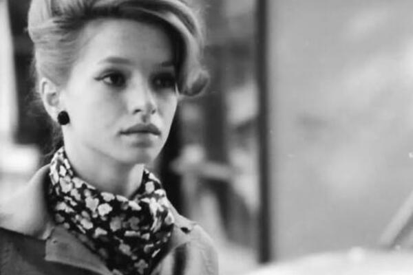 FOTOGRAFIJA BEOGRAĐANKE IZ ŠEZDESETIH DIGLA SRBE NA NOGE: Svi se pitaju GDE SU SILIKONI, jedan detalj ŠOKIRAO SVE