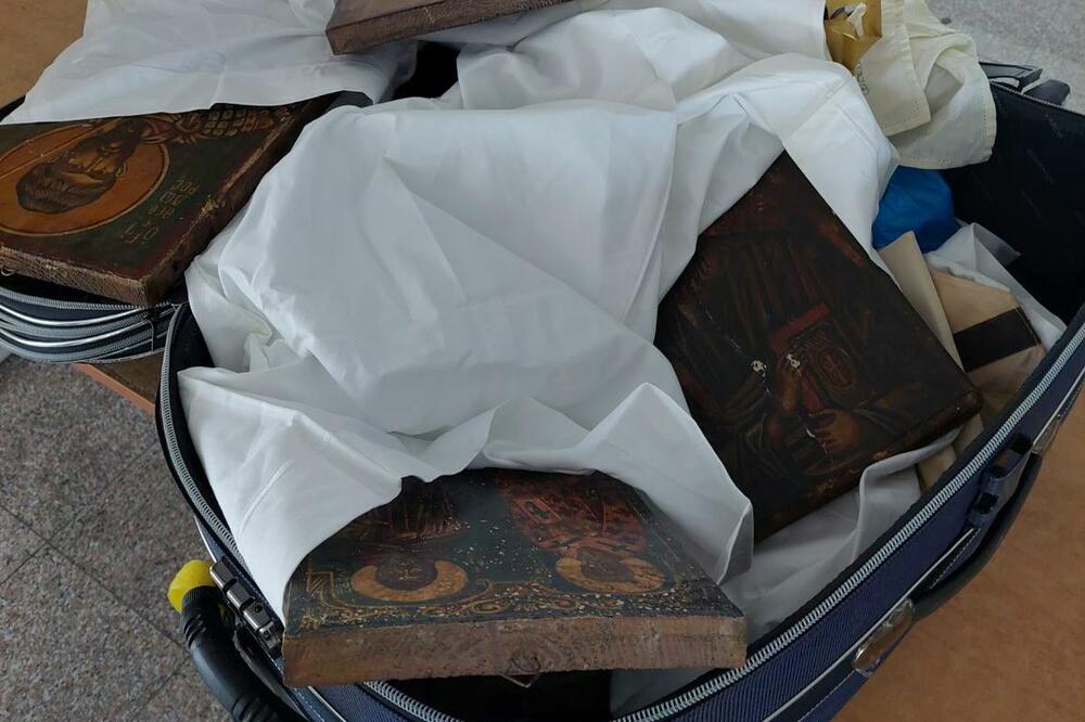 CARINICI ZAPLENILI NEŠTO ŠTO SE RETKO VIĐA! Stare su 2 ili 3 veka, NENORMALNO VREDNE, evo gde su dospele (FOTO)