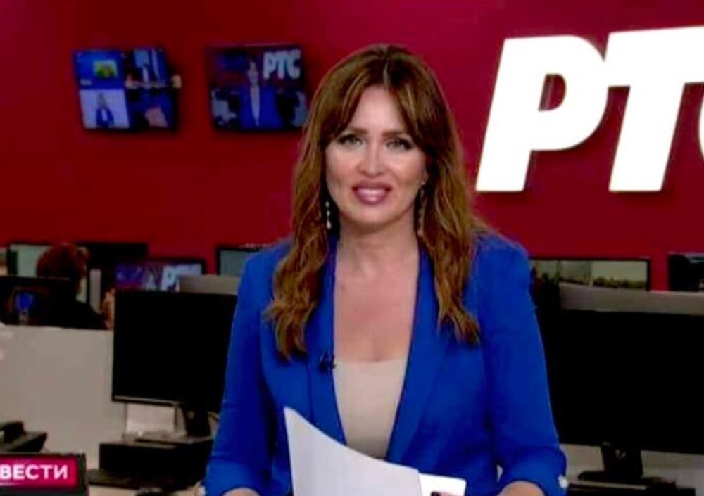 Ona često izbacuje fotografije sa posla