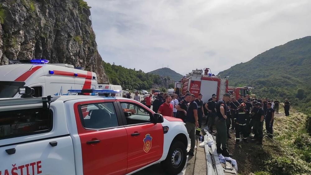 Mesto gde se survao autobus