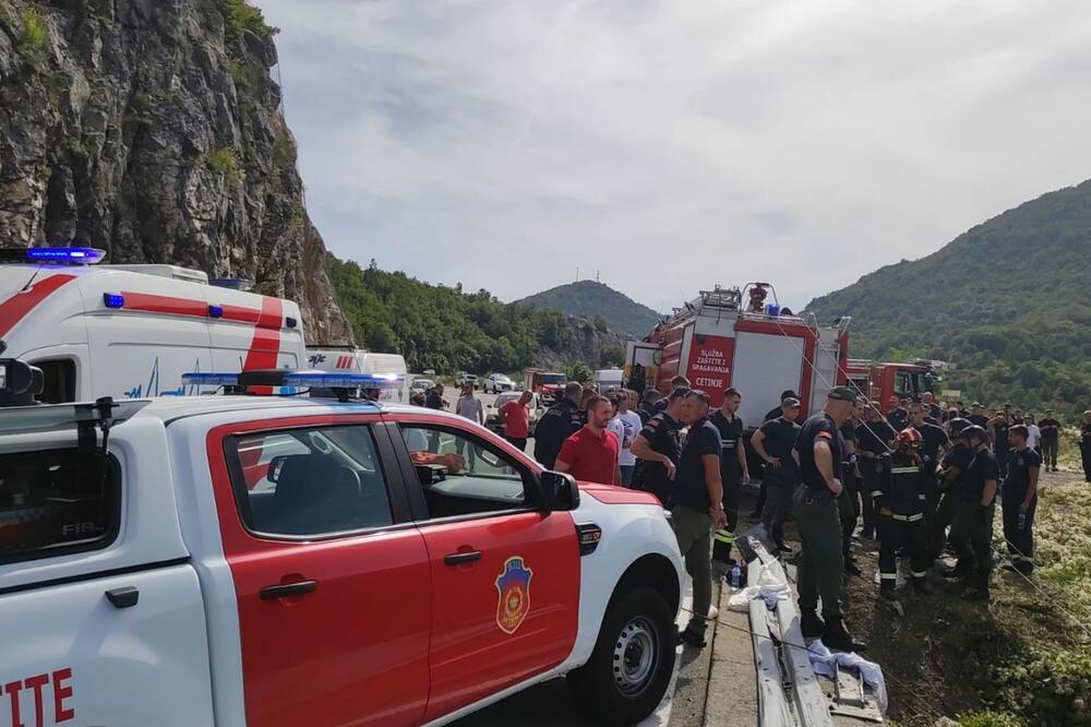 UHAPŠEN VOZAČ AUTOBUSA KOJI JE SLETEO U PROVALIJU U CRNOJ GORI: Tvrdi da je ovo OSETIO pre udara u BANKINU