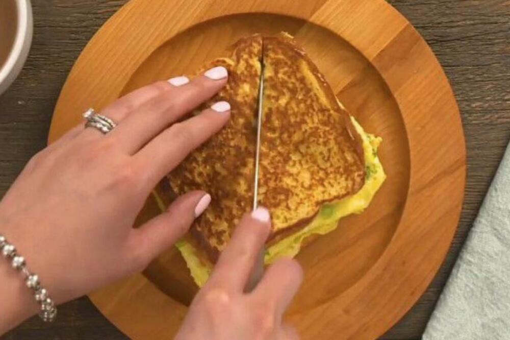 OVAKO SOČAN SENDVIČ JOŠ NISTE JELI: Tost hleb sa KAJGANOM I PARIZEROM koji se TOPE U USTIMA