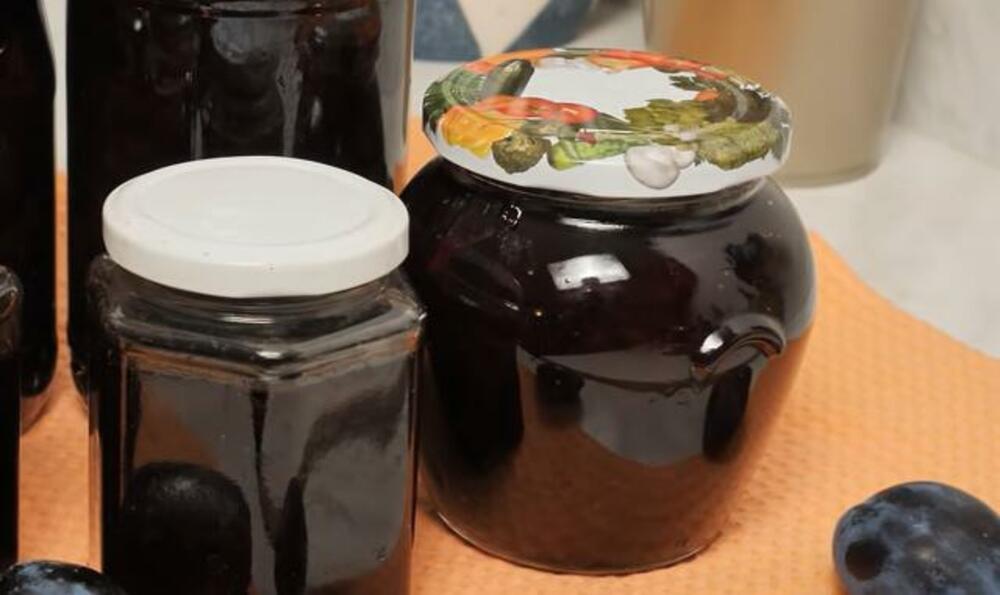 Vojvođanska caka za savršen pekmez od šljiva: Domaćice uvek dodaju ovaj tajni sastojak - ukus bude fantastičan