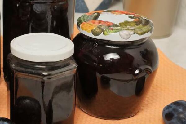 PEKMEZ OD ŠLJIVA IZ RERNE BEZ KONZERVANSA: Stara srpska zimnica - miris i ukus nas vraća u život na selu