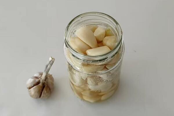 OVO VOĆE UKLANJA SMRAD IZ USTA OD BELOG LUKA: Posle njega se NIŠTA NE OSEĆA - mirisaćete kao da ga niste ni probali