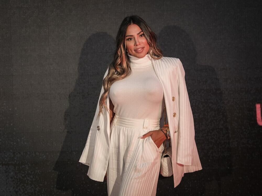 Vladimir Volkov varao Sandru Afriku sa njenim drugaricama