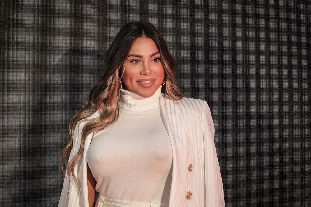 SANDRA AFRIKA SE UTEGLA U NIKAD MANJI BIKINI, GRUDI SAMO ŠTO NE ISPADNU: Ove vrele fotke ćete gledati NEKOLIKO PUTA