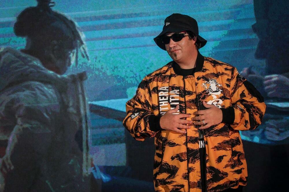 Uhapšen Rasta, reperu stavljene lisice na ruke naočigled prolaznika! Krenuo na nastup, pa...