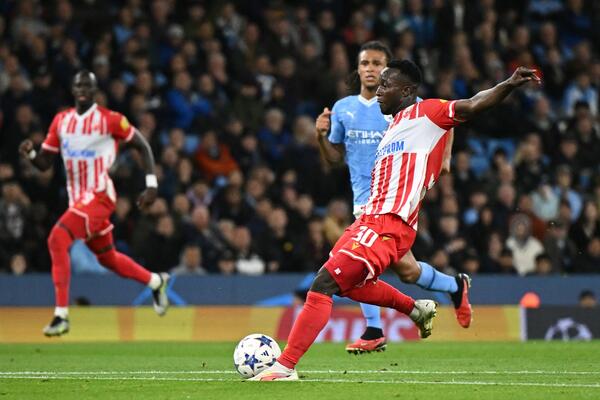 ZVEZDA VODI NA POLUVREMENU: Osman Bukari matirao Edersona i doneo prednost crveno belima! (VIDEO)