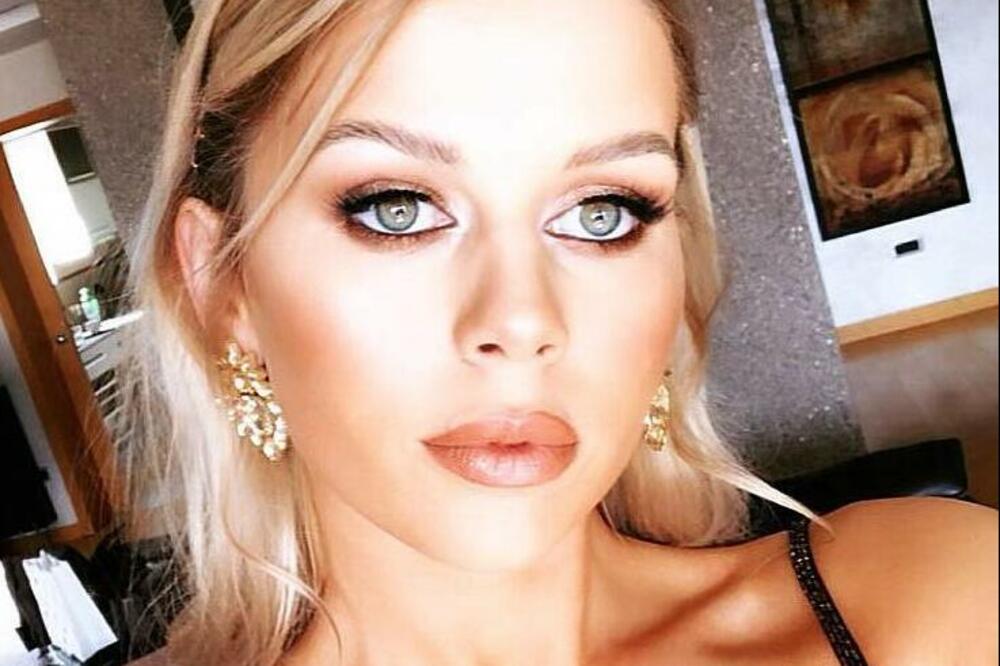 OVA PROVOKATIVNA PLAVUŠA JE ĆERKA MILKE FORCAN: Ne zna se koja je BOLJA RIBA MAJKA ILI ĆERKA, PROSUDITE SAMI (FOTO)