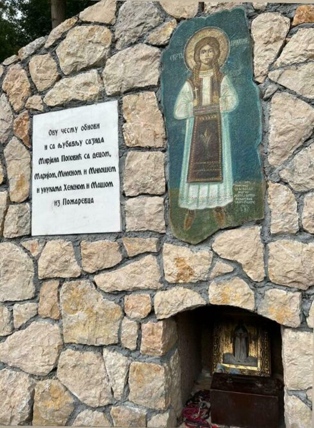 Rano jutros odlučila je da poseti manastir Nimnik, u blizini sela Kurjače, nedaleko od manastira Tumane