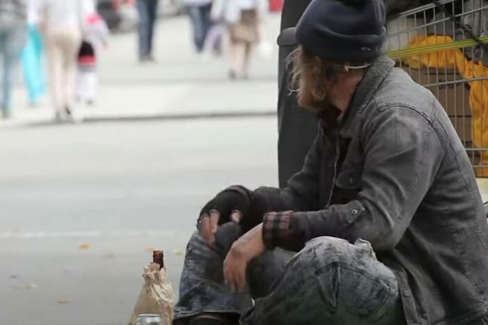 Ljubica iz Zemuna svako jutro davala prosjaku 100 dinara! Na dan muževljeve sahrane, on joj priredio šok