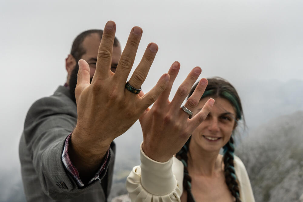 PELI SE DUŽE OD 3 SATA NA VRH PROKLETIJA DA BI REKLI "DA":Nesvakidašnje VENČANJE Jovane i Davida na SUROVOJ PLANINI