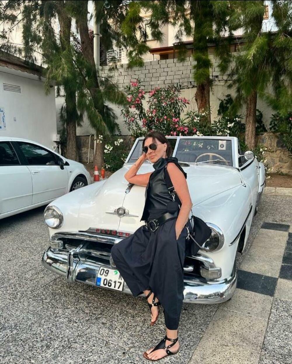 Ona ima 79 godina, ali se ne oseća tako, već se trudi da živi u sadašnjem trenutku i da uživa u svim čarima života.