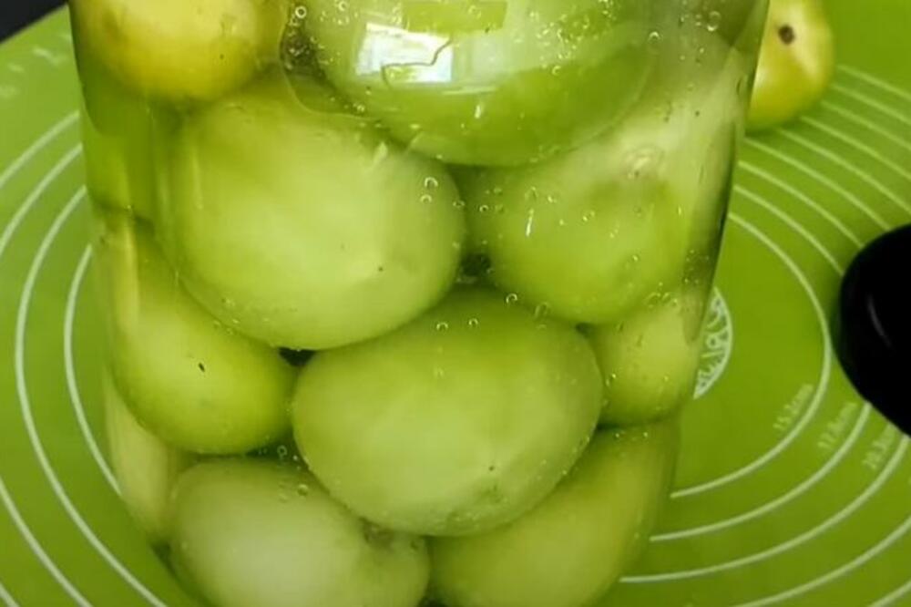 Evo kako da vam zeleni paradajz za zimnicu ne puca! Provereni trik koji deluje samo ako ispoštujete ovaj korak