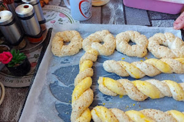 NAJPOZNATIJA BAKA U SRBIJI OTKILA KAKO PRAVI DOMAĆA PECIVA: Posle ovog RECEPTA nikad više nećete ući u PEKARU