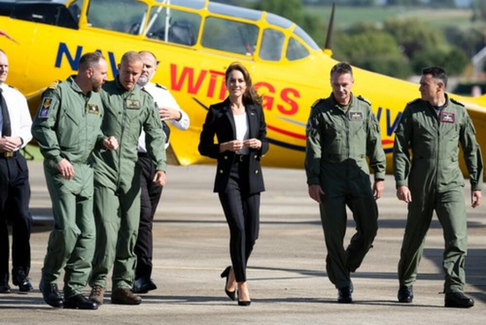 Kejt Midlton u poseti vazduhoplovnoj bazi u Somersetu 