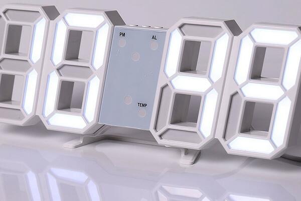 ZANIMLJIV LED SVETLEĆI SAT: Dekorativno i praktično za svaku prostoriju!