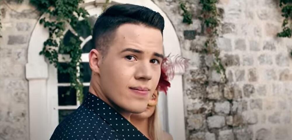 U muzičkom takmičenju Zvezde Granda odneo je pobedu 2016. godine