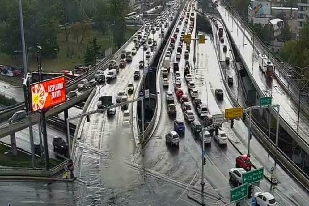 POPODNEVNI KOLAPS U BEOGRADU: Ove delove IZBEGAVAJTE, vozila se JEDVA KREĆU (FOTO)