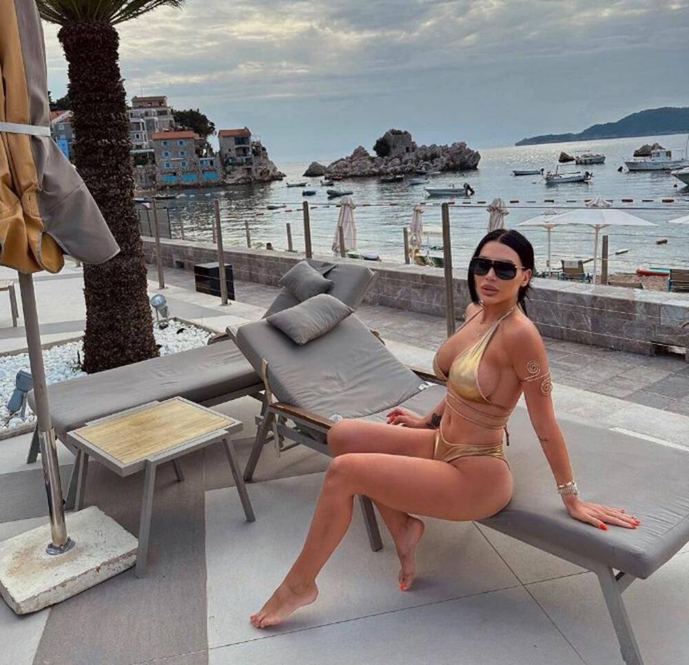 Helena Topalović se skinula u bikini