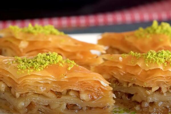 Srbi, ovako Turkinje prave najsočniju baklavu! Tajna je u 1 sastojku - recept se prenosi s kolena na koleno