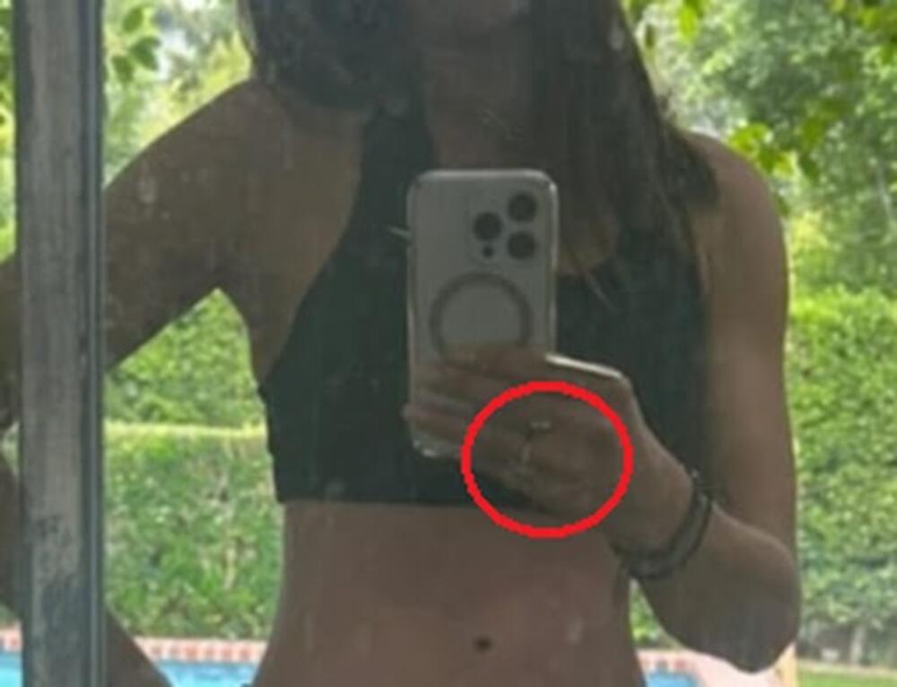 Sada je na svom Instagramu podelila fotografiju na kojoj se vidi verenički prsten na njenoj ruci