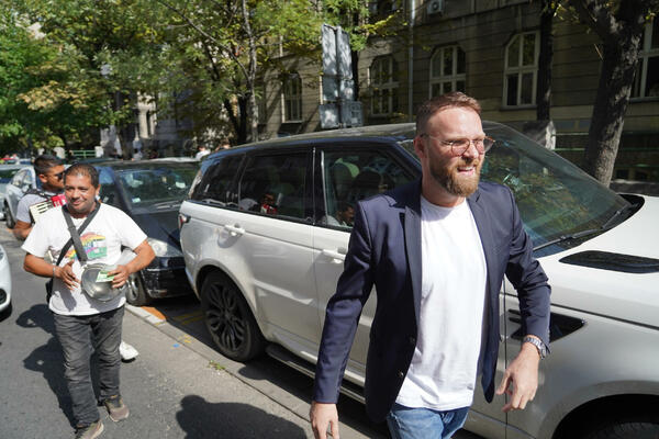 DRŽI POLA CRNE GORE, PUN KAO BROD! UGLEDNI TAST Danijela Alibabića je BIZNISMEN koji SE POJAVIO ČAK I OVDE