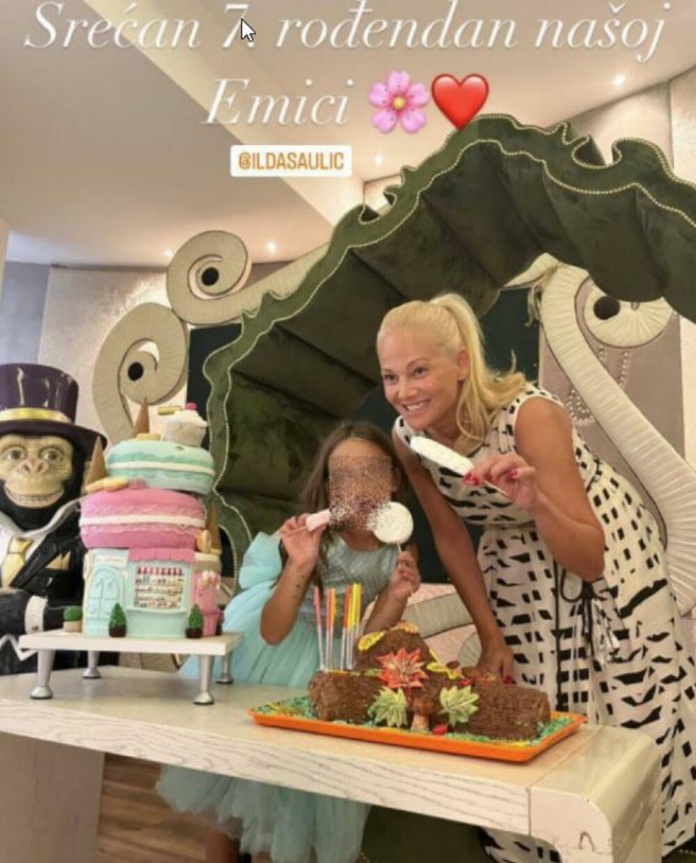 Mala princeza je, kao i uvek za divan dan, od mame i tate dobila pravu bajku