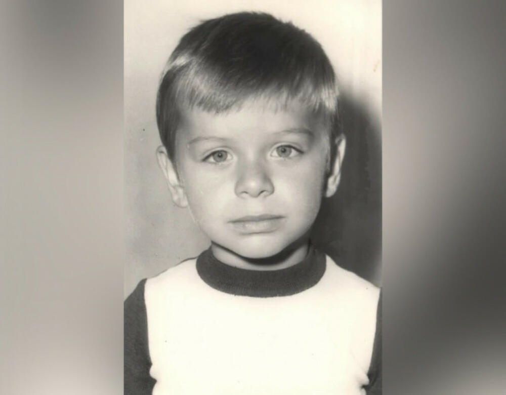 Ovako je pevač izgledao kao dete